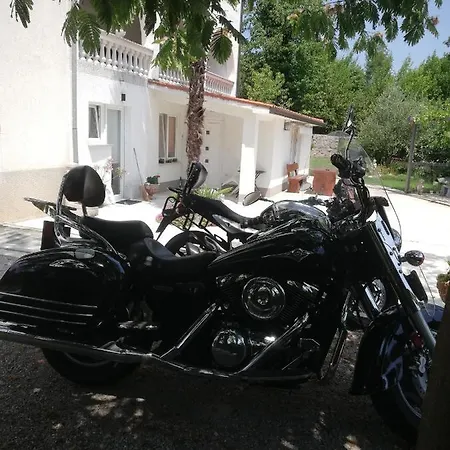 Gostinjska kuća Nevia Lka 4*