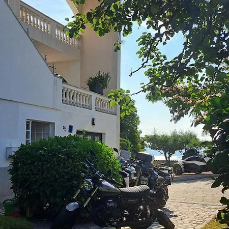 Gostinjska kuća Nevia Lka Opric